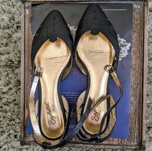 Size 7.5M Cute Used Leather Ankle Straps Flats🤗